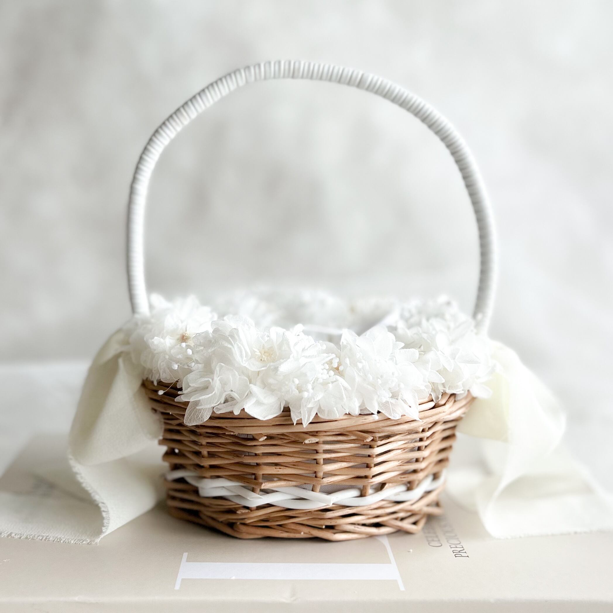Oval  white ring pillow