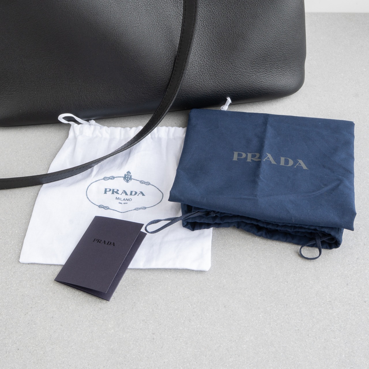 プラダ バックル ラージ レザー ハンドバッグ