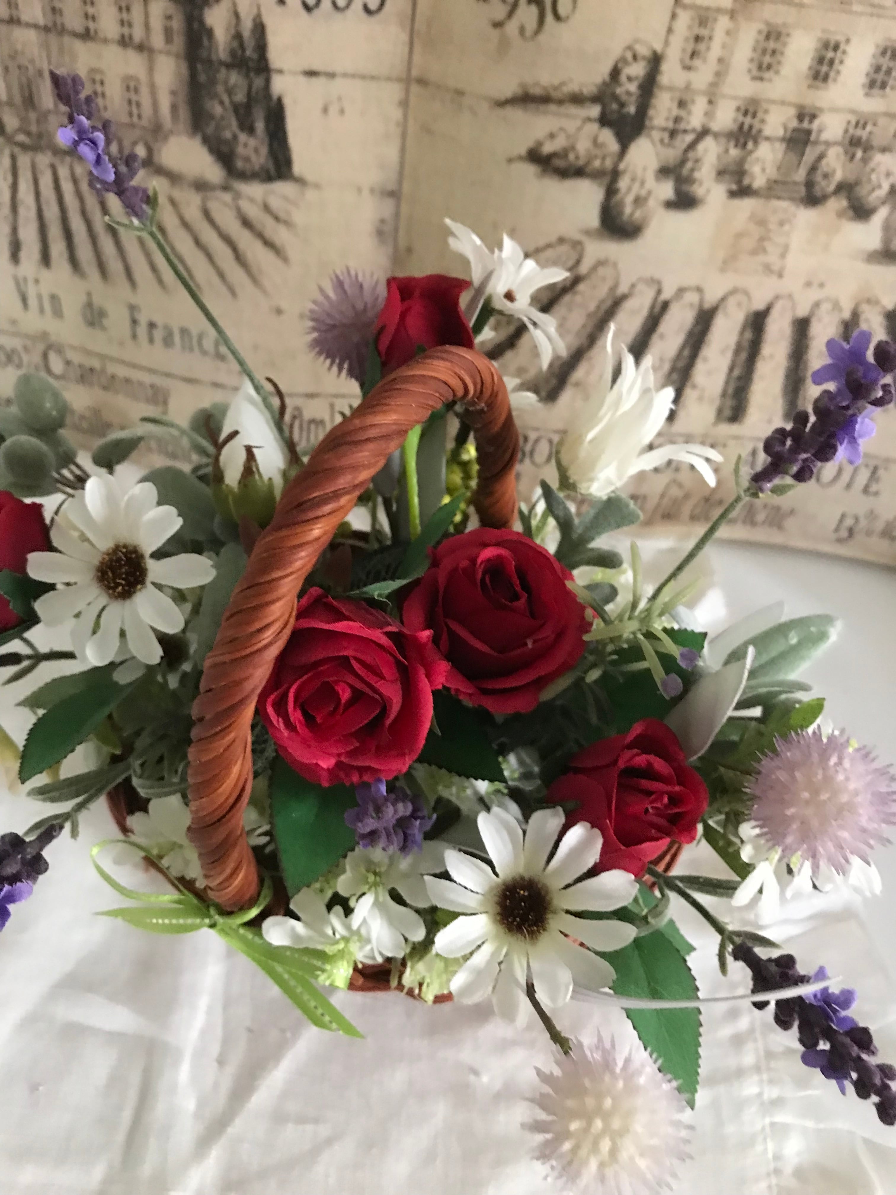 赤い薔薇が印象的な花かご 熱い思いを応援します | floral.jadore