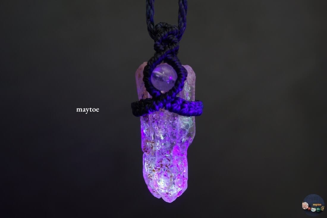 オイルインクォーツ(石油入り水晶)のマクラメネックレス*ラフロック