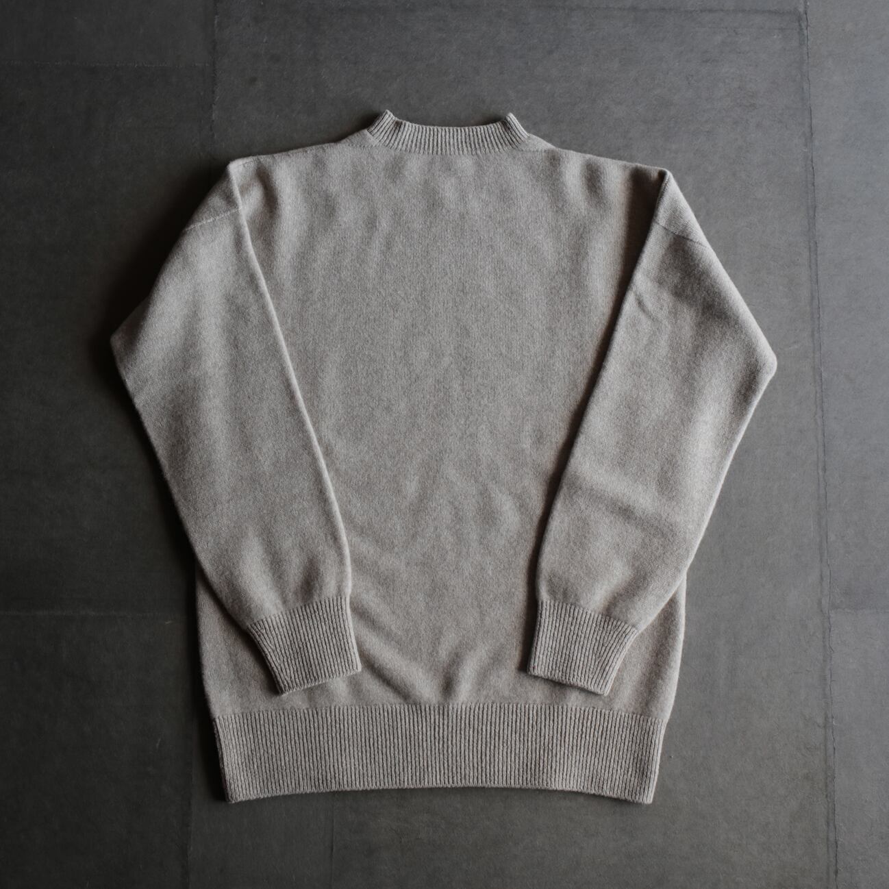 えみおわす　カシミアベスト 　グレー えみおわす