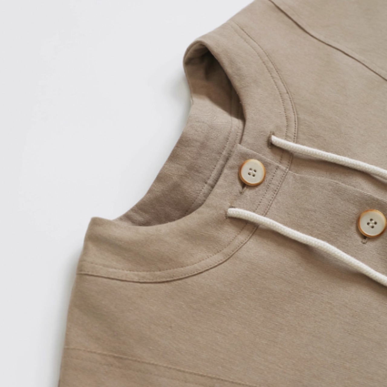 ストライプを忍ばせた秋の余韻コート 《P0257》