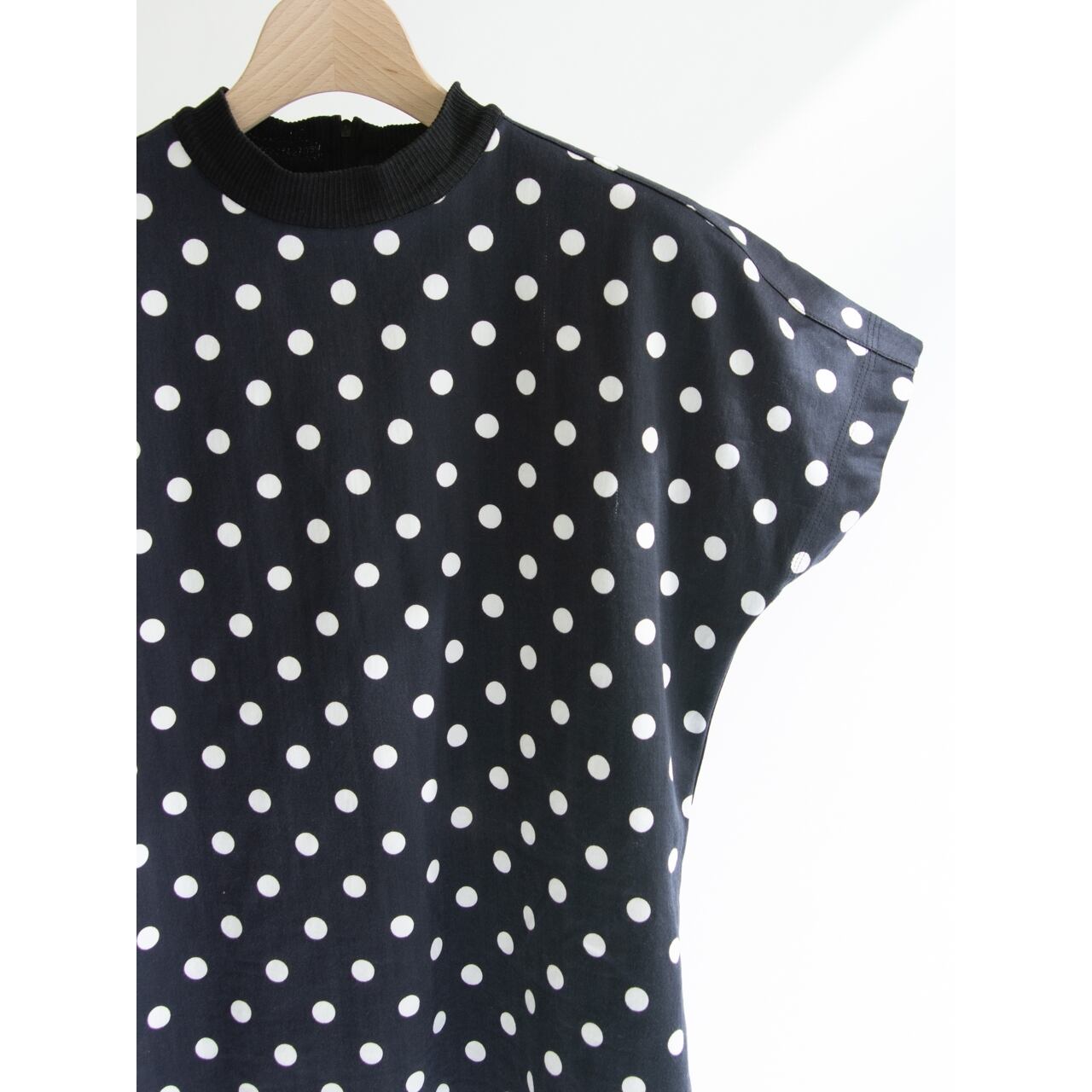 【Gianni Versace】Made in Italy Viscose-Nylon-Acrylic Dot Pullover(ジャンニヴェルサーチ イタリア製 ドット柄ストレッチプルオーバー)