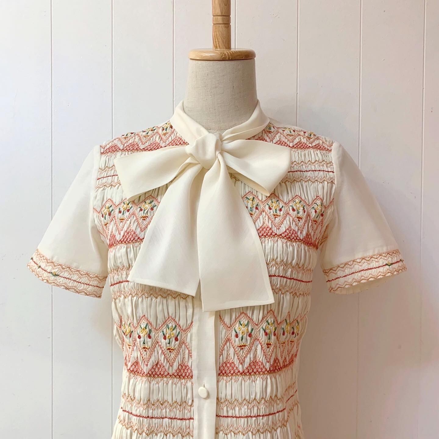 flower smocking big ribbon china blouse