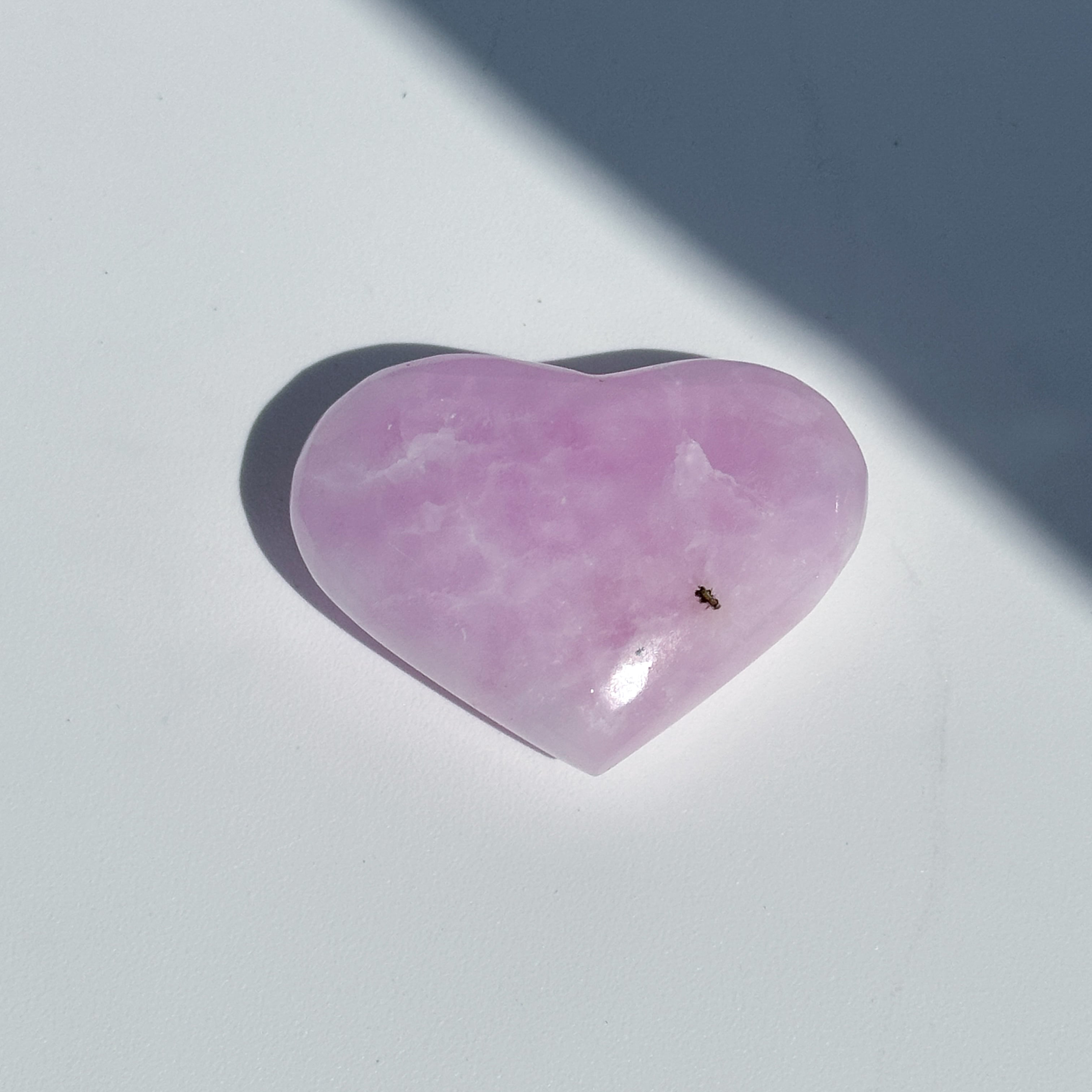 高品質　ピンクアラゴナイト　ハート　天然石 💖ピンクアラゴナイトの愛しさ—心をつなぐハートの石💫 | Studio Kururi
