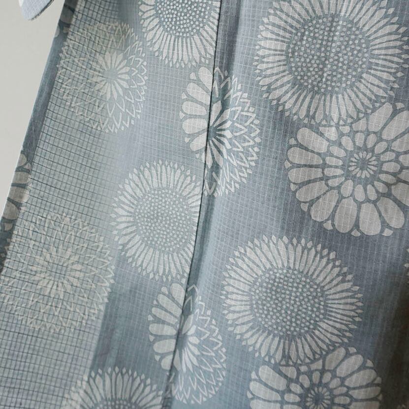 【浴衣】小千谷織物 綿麻紅梅 越後型染浴衣 菊花文