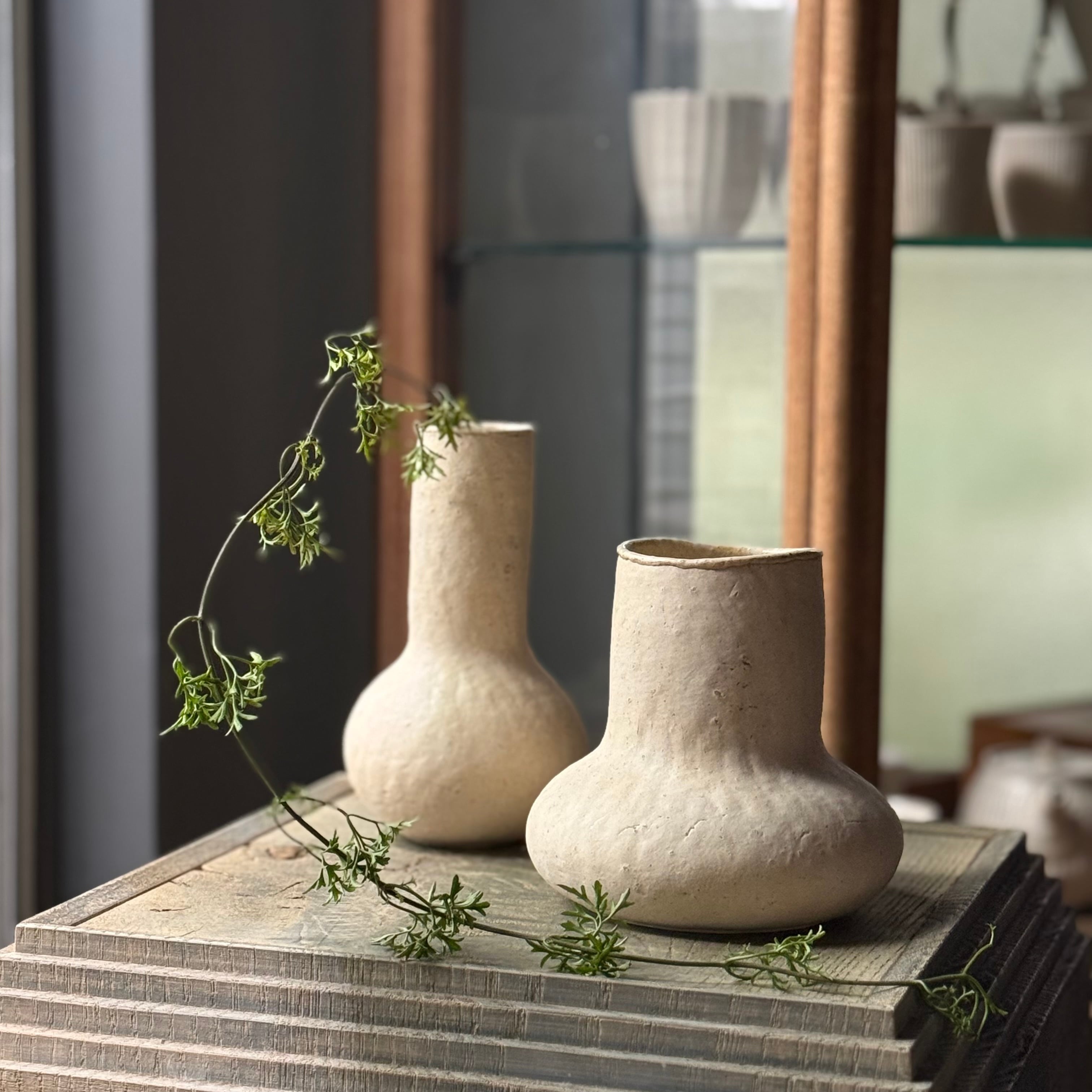 吊り下げ式土製花器　落款有り　高さ約70センチ 高田かえ 白土花器 大 | gallery 一白