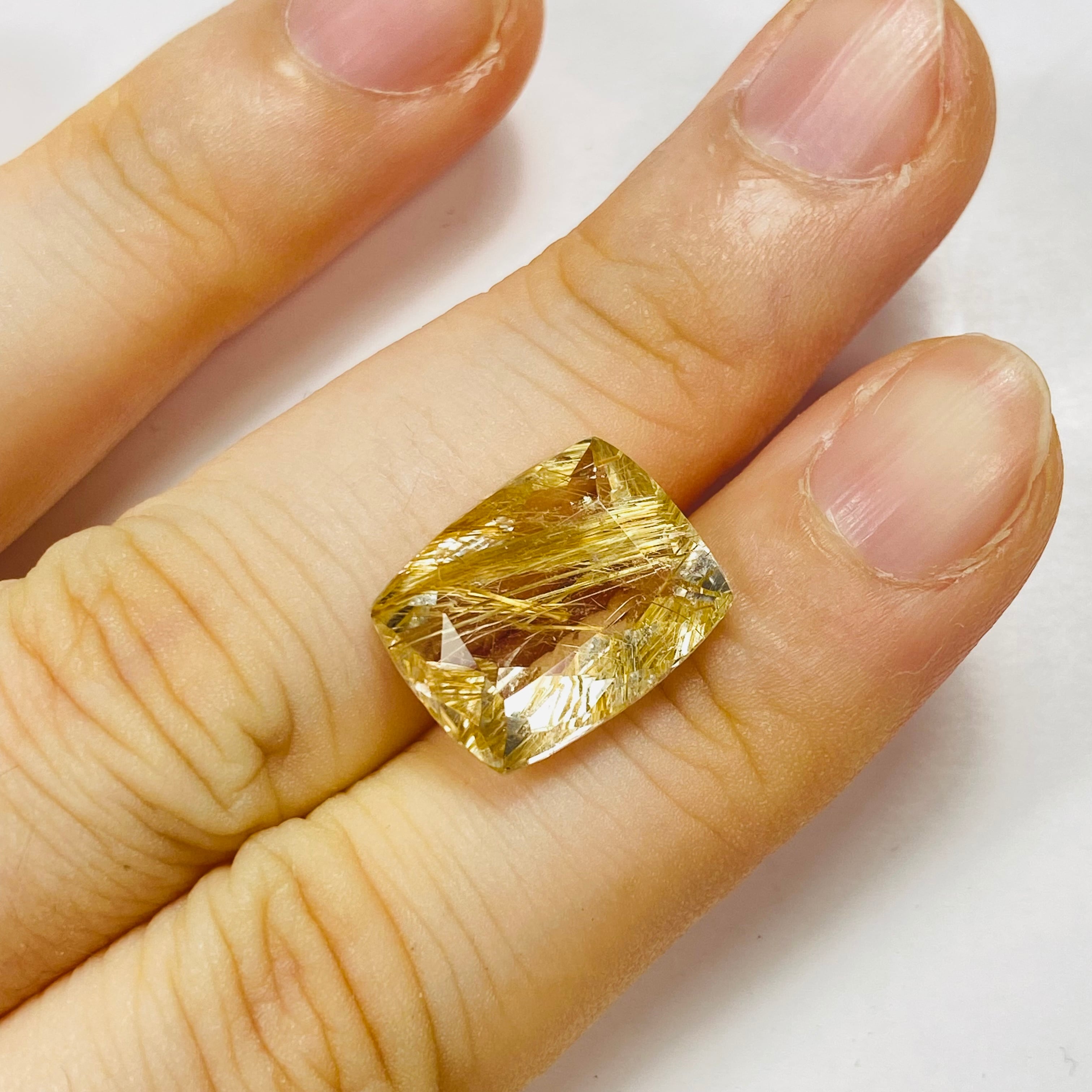 オシャレなルチルインクオーツ