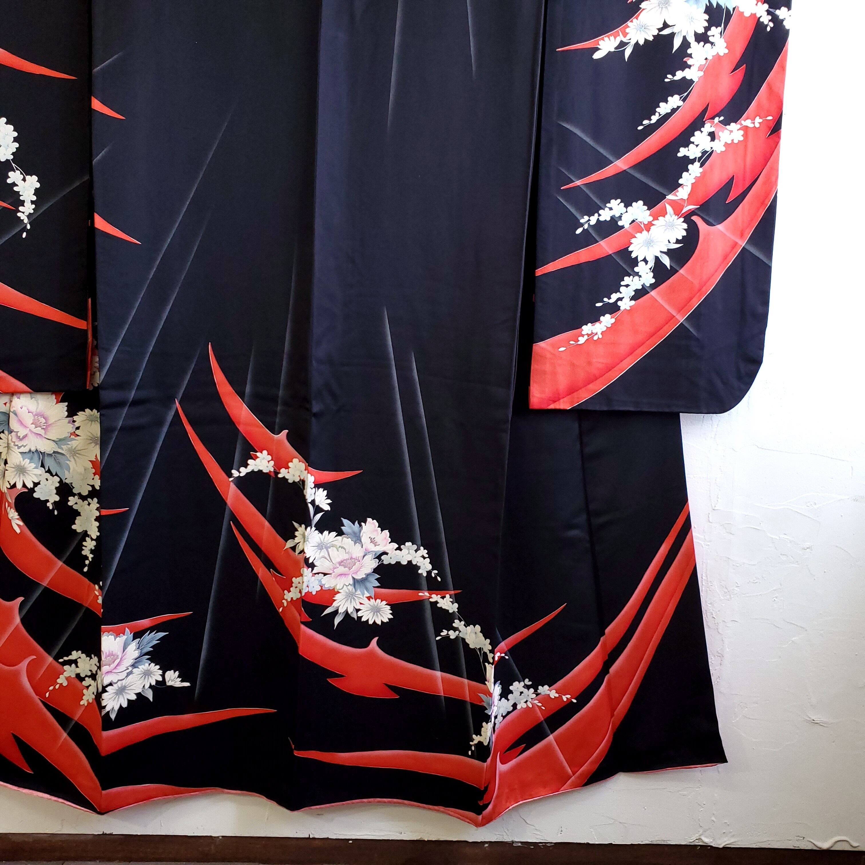 正絹 振り袖 黒地 牡丹 赤鳩 | アンティーク雑貨・家具・骨董品