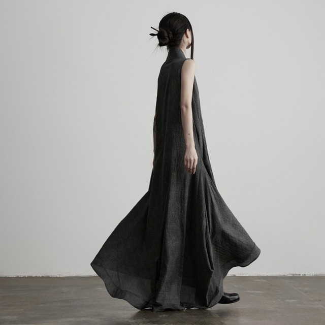 Draped collar sleeveless one pieceC1537