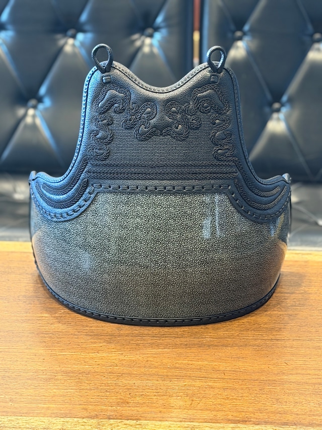 【鮫皮磨き風強化樹脂胴✨新商品✨1名限定特価‼️】【胸Lサイズ身長165〜175cm】 兵庫ヒロヤ製『本雲飾り』鮫皮磨き風 強化樹脂胴 50本型 【鮫皮磨き風強化樹脂胴✨新商品✨1名限定特価‼️】【胸Lサイズ身長165〜175cm】 兵庫ヒロヤ製『本雲飾り』鮫皮磨き風 強化樹脂胴 50本型