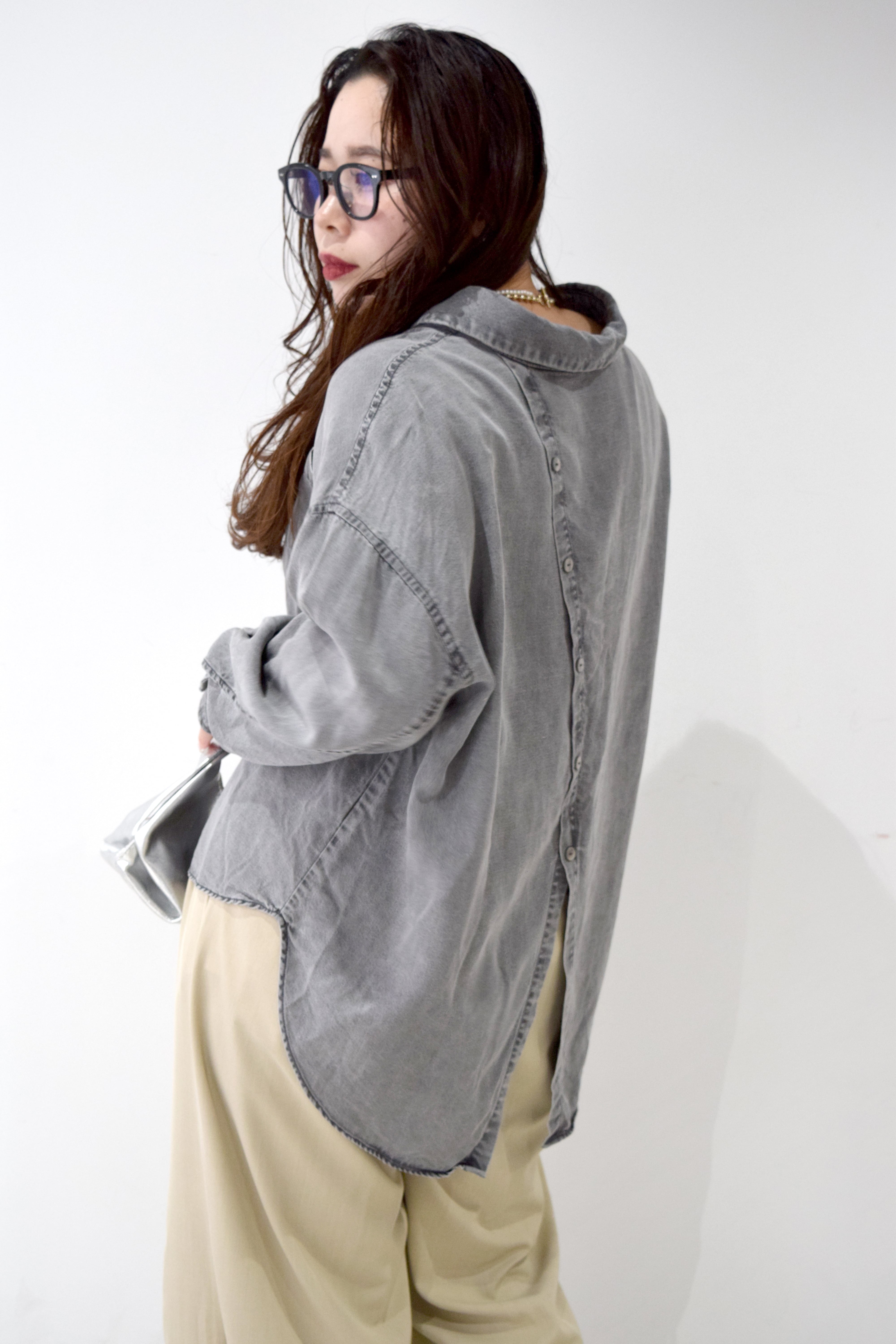 R712704 CB釦テンセルデニムシャツ INDIGO/BLACK | ROSIEE