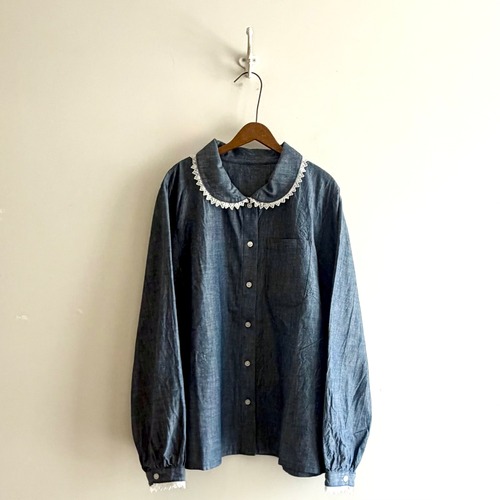 C53121【Margaret】Chambray Round Collar Shirt ｗith Lace Trim