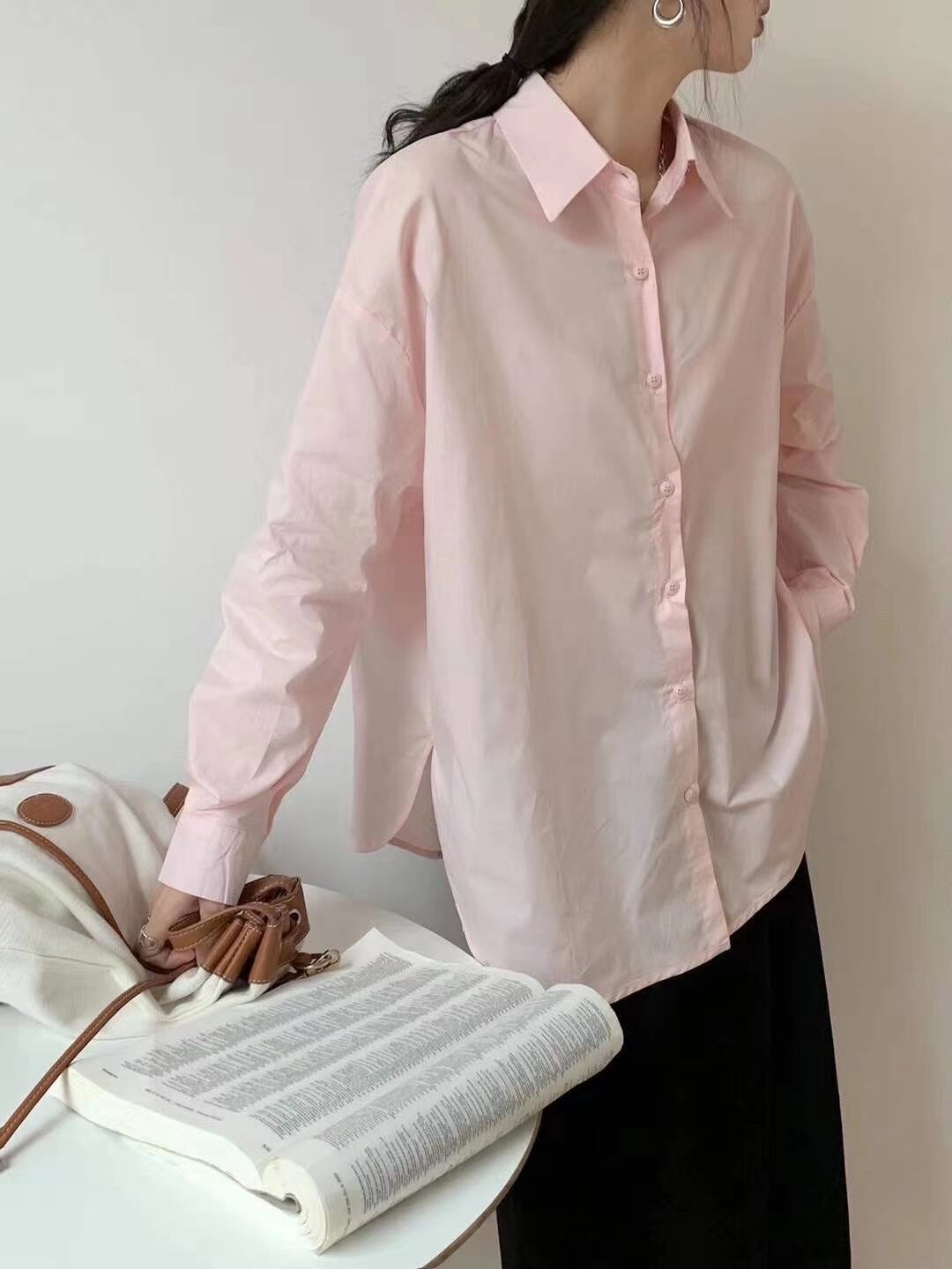 カラーシャツ　ニットとの重ね着に最適♪　AJ2205-D01