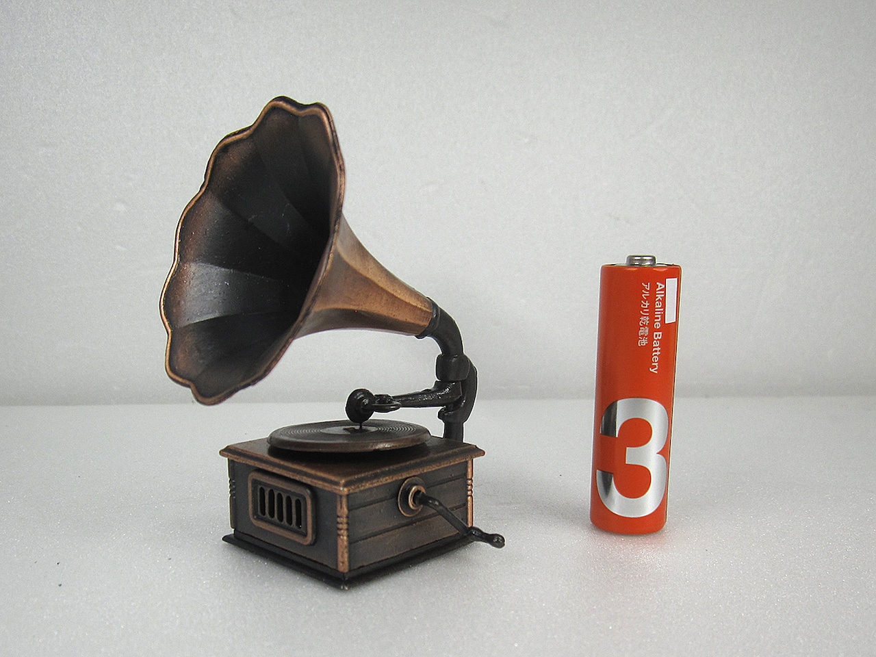 193039-09　アンティーク鉛筆削り 蓄音機