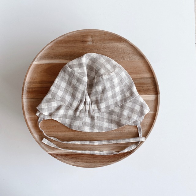 BEAR WHITE GINGHAM｜タイプ：Hat / ツバ：Straight / 耳：Neutral
