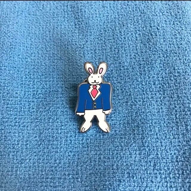 サラリーマンうさぎのピンバッジ | sonipin サラリーマンうさぎのピンバッジ | sonipin