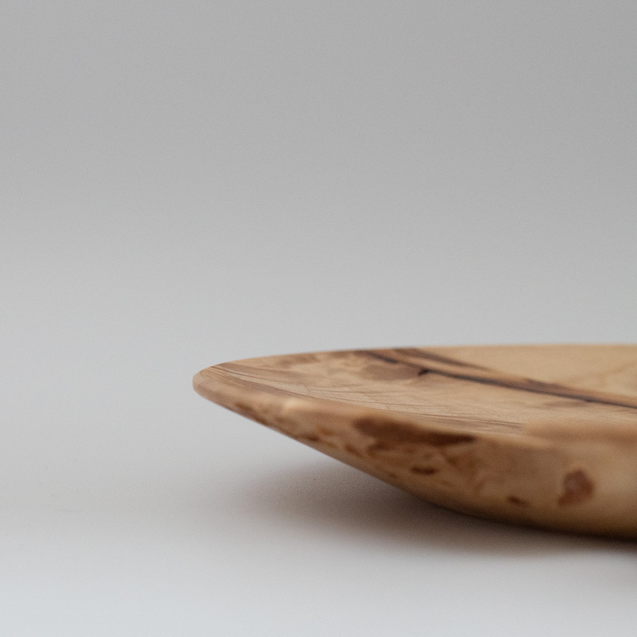 銘木のパン皿｜流れる鉱物の記憶｜栃の木