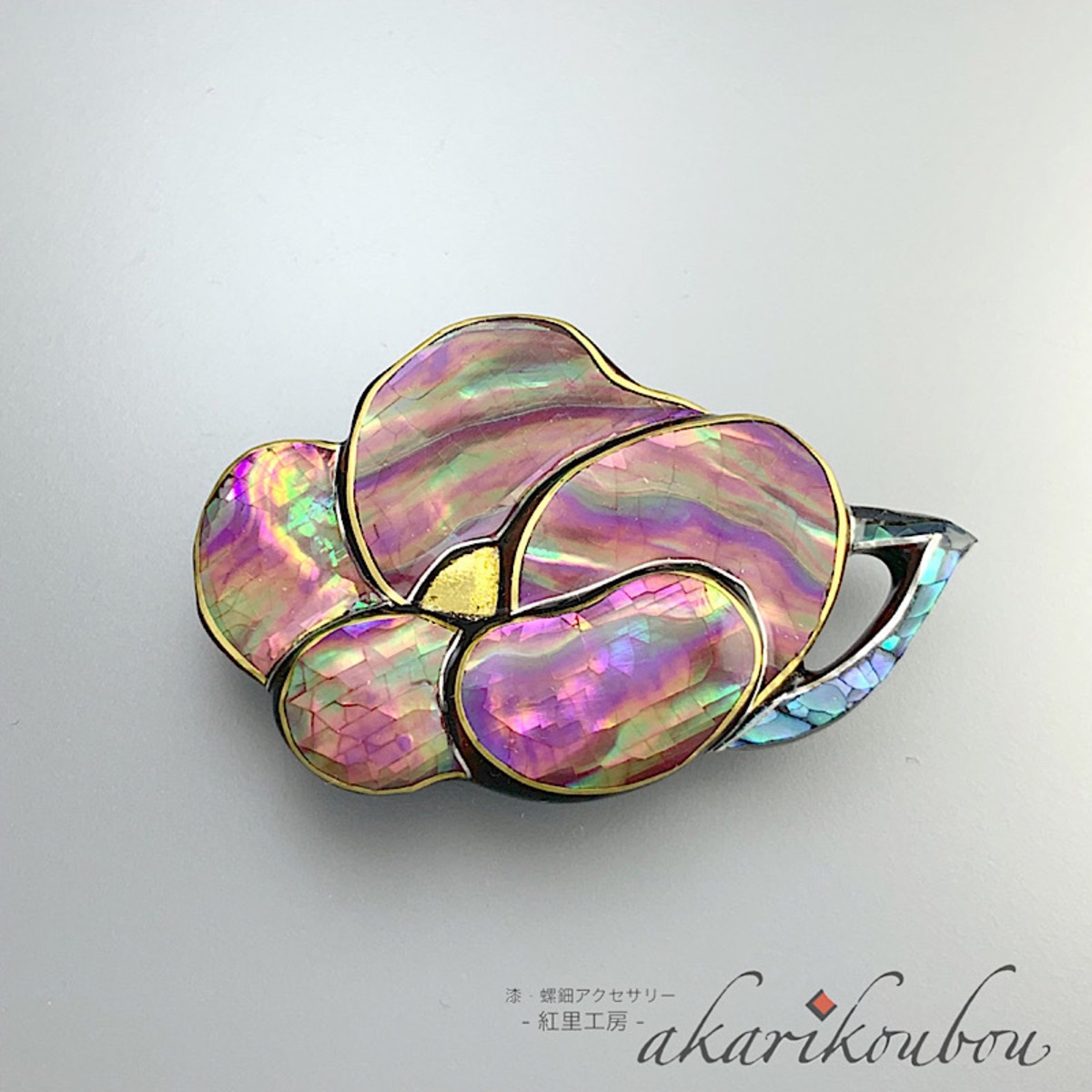 漆 螺鈿帯留め ピンク 椿 漆アクセサリー 三分紐 四分紐 小ぶり 和装 帯飾り 螺鈿ジュエリー 着物アクセサリー 漆と螺鈿のアクセサリー 紅里工房 Akarikoubou 漆 螺鈿帯留め ピンク 椿 漆アクセサリー 三分紐 四分紐 小ぶり 和装 帯飾り 螺鈿ジュエリー 着物アクセサリー 漆と螺鈿のアクセサリー 紅里工房 Akarikoubou
