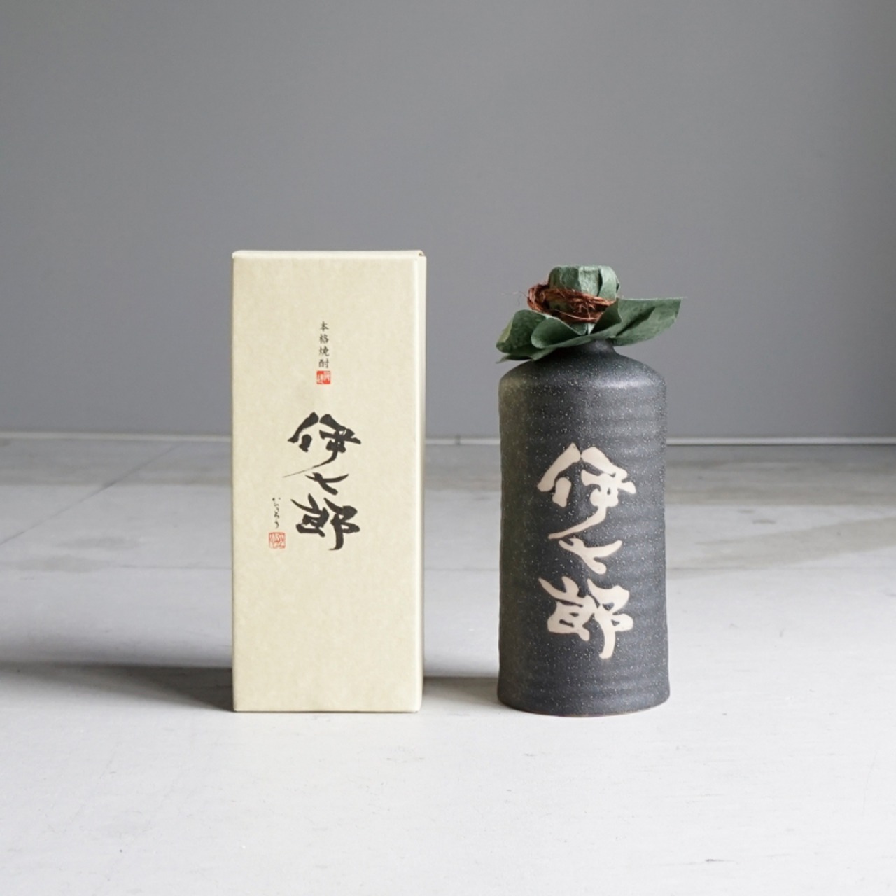 抽選販売】陶器入り 720ml 本格芋焼酎 伊七郎(いひちろう) | 伊七郎 