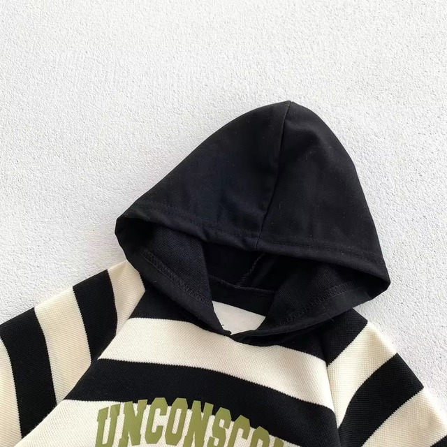 【取寄】カジュアルスポーティーなフード付きボーダーロンパース