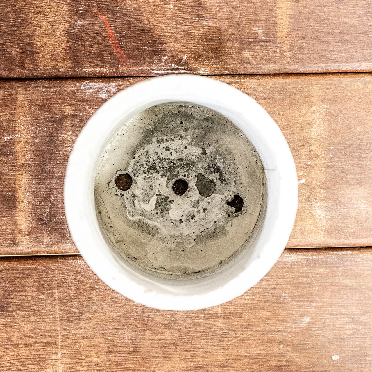■白の模様がやわらかく馴染むモルタル鉢｜小〜中型植物に最適【Φ11.5cm】