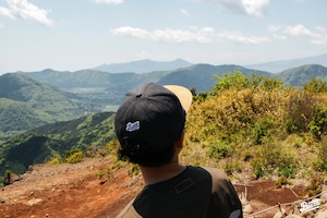 MOCO LOGO SUEDE PEAK WASHED CANVAS SNAPBACK [BLACK]