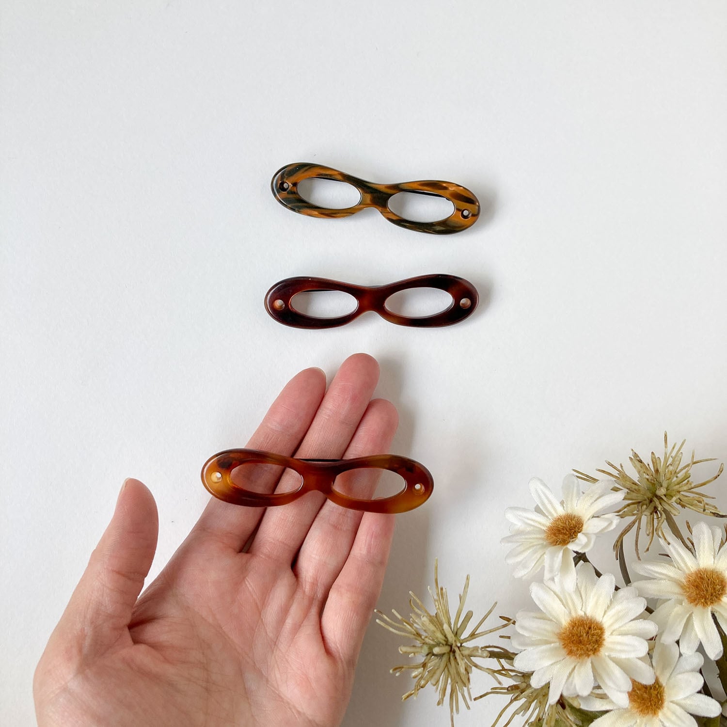 べっ甲色のメガネ ヴィンテージブローチ