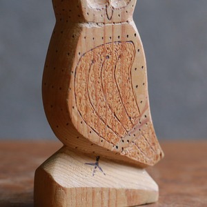 パチっとこちらを見つめる、スウェーデンのフクロウ 2