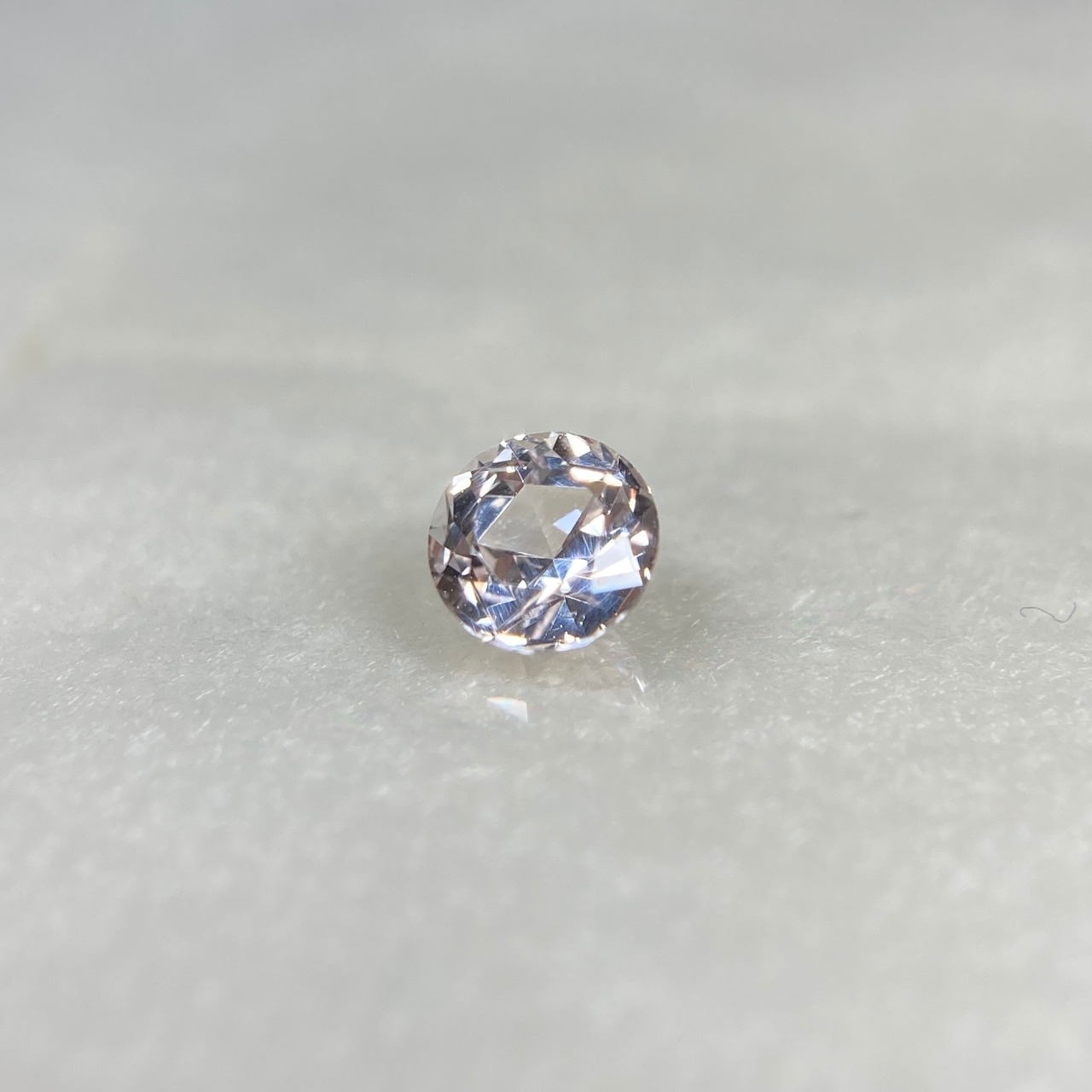 ローズカットサファイア  約3.9mm*2.6mm r-0365