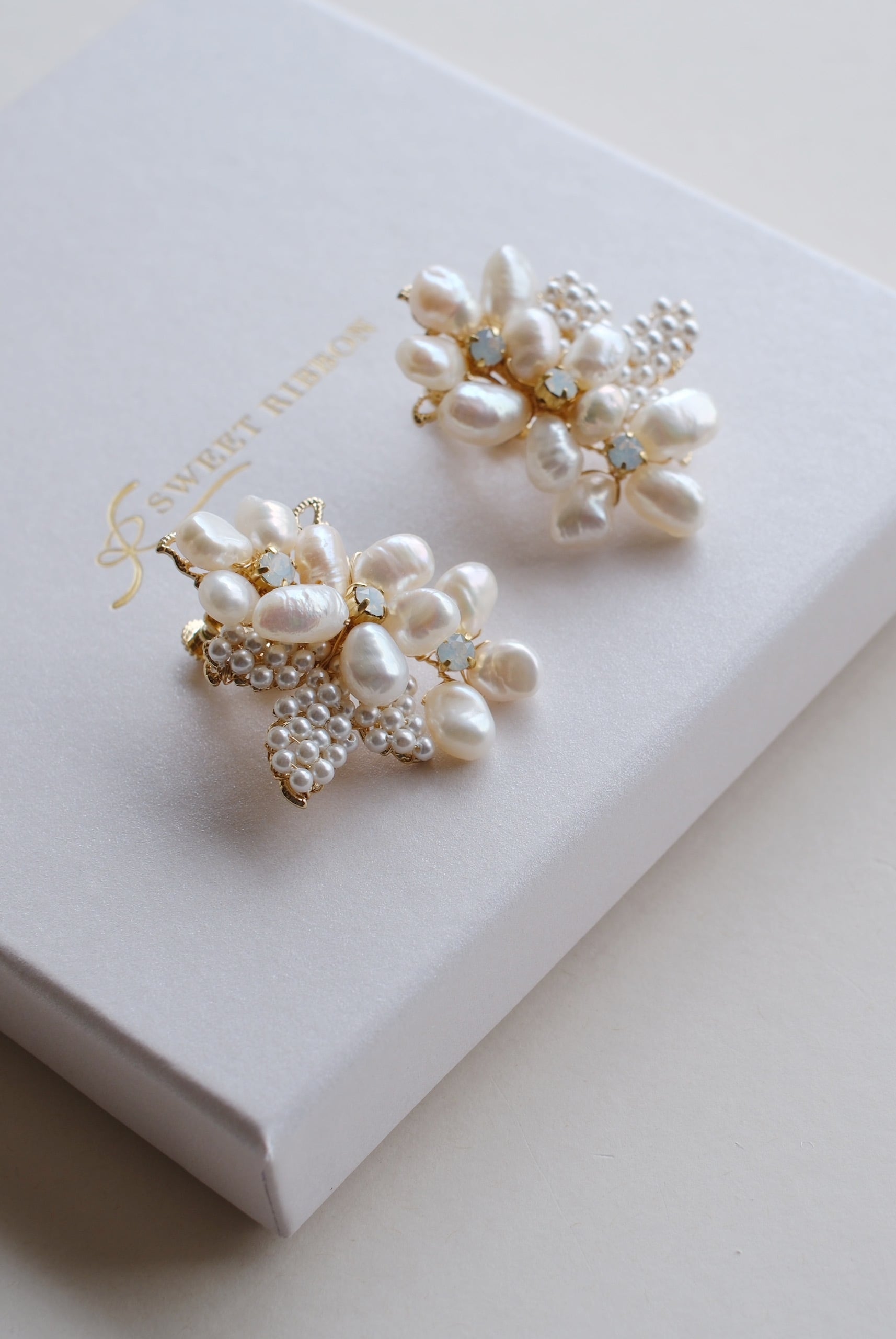 ブライダルイヤリング[PE-159] バロックパールとスワロのウェディング