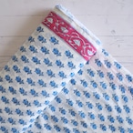 ブロックプリント生地【50cm単位】インド綿 片耳デザイン付き 小花柄 白×水色 #55123-WT2