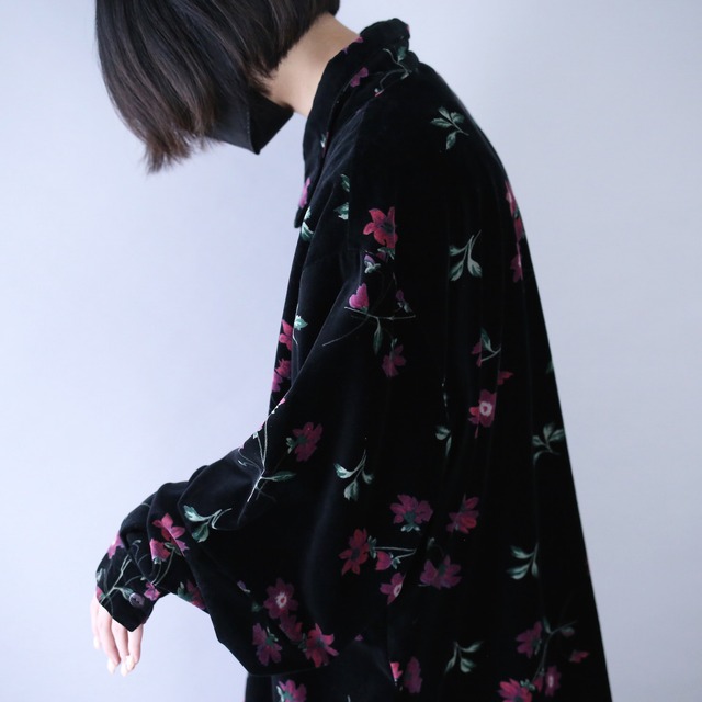 black base flower art pattern over silhouette velours shirt