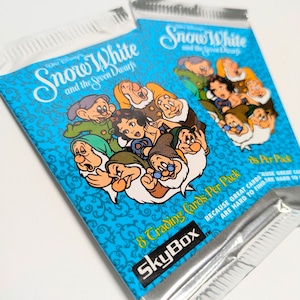 ♧ ☆送料無料!☆ 1993年製 SKYBOX【 DISNEY Snow White and the Seven Dwarss( 白雪姫と七人のこびと)】トレーディングカード 単品 (1個= 8CARDS)〚アメリカン雑貨 アメトイ〛