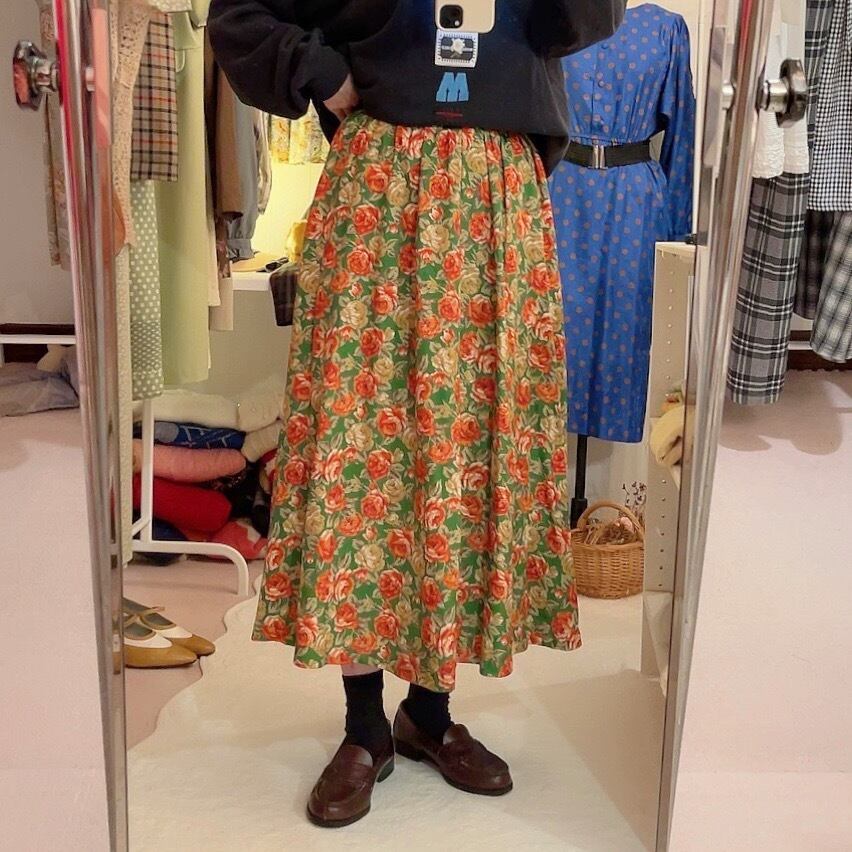 antique red rose green flare skirt
