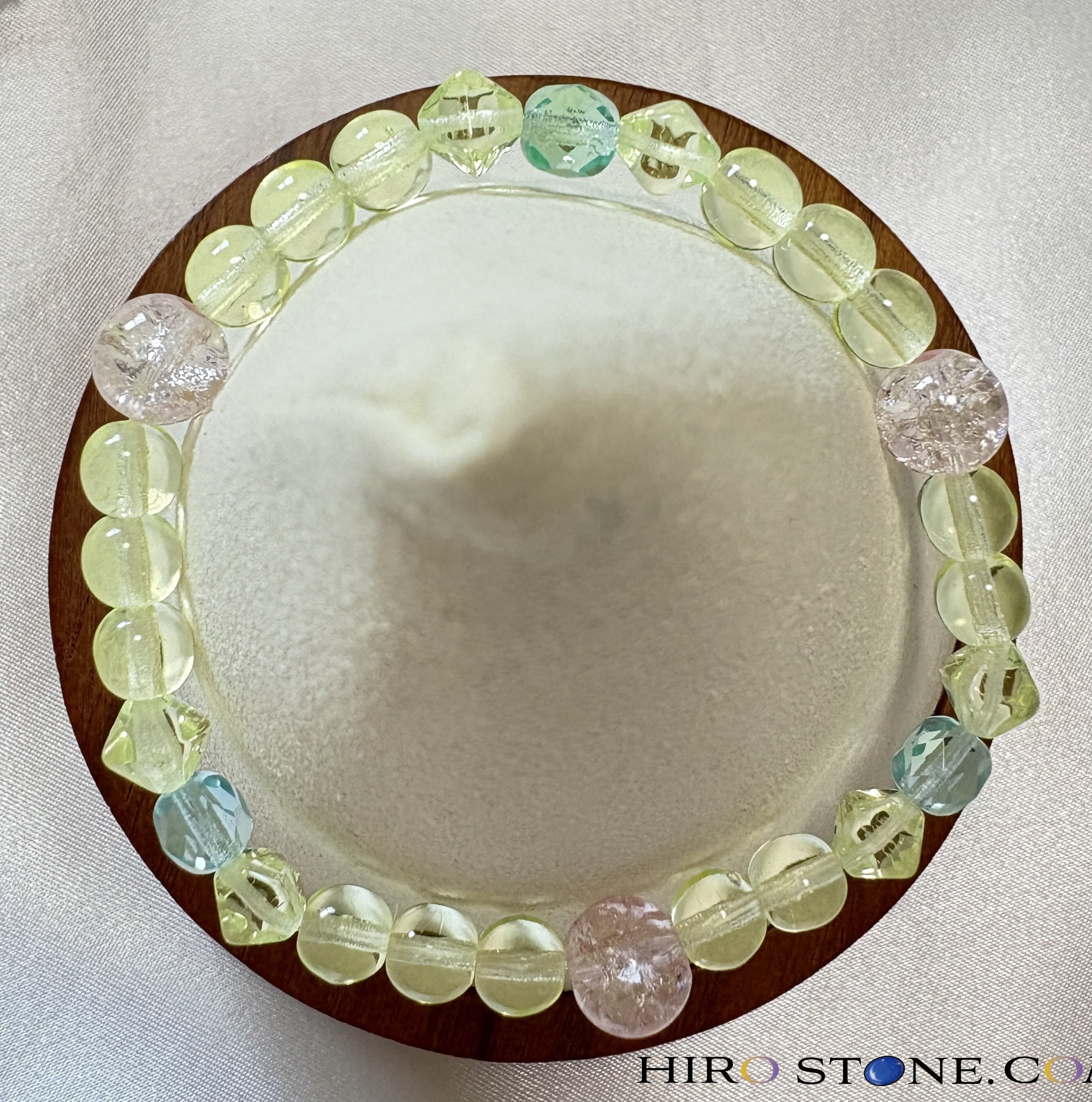 輝きの幻奏 - ウランガラスブレスレット 内周14㎝