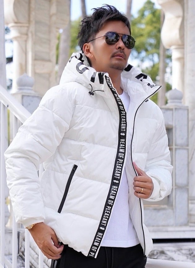 1PIU1UGUALE3 RELAX ウノピゥウノウグァーレトレ 総柄ロゴダウン