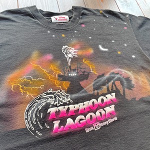 90s Disney Fashions Walt Disney World 〝  Typhoon Lagoon 〟print T-Shirt  / Size  XX-LARGE