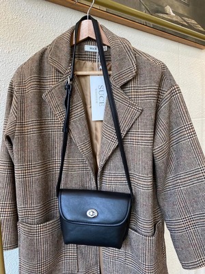 フラップショルダーバッグ