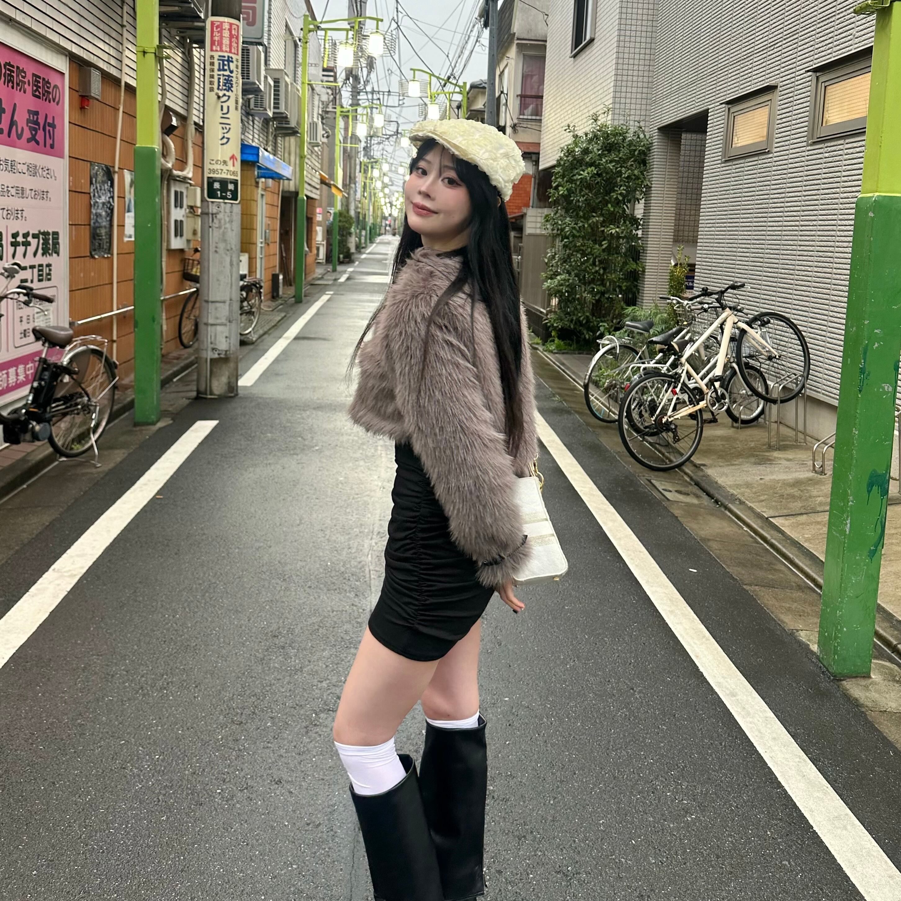 ベルトショート丈ファージャケット | Yaong. ベルトショート丈ファージャケット | Yaong.