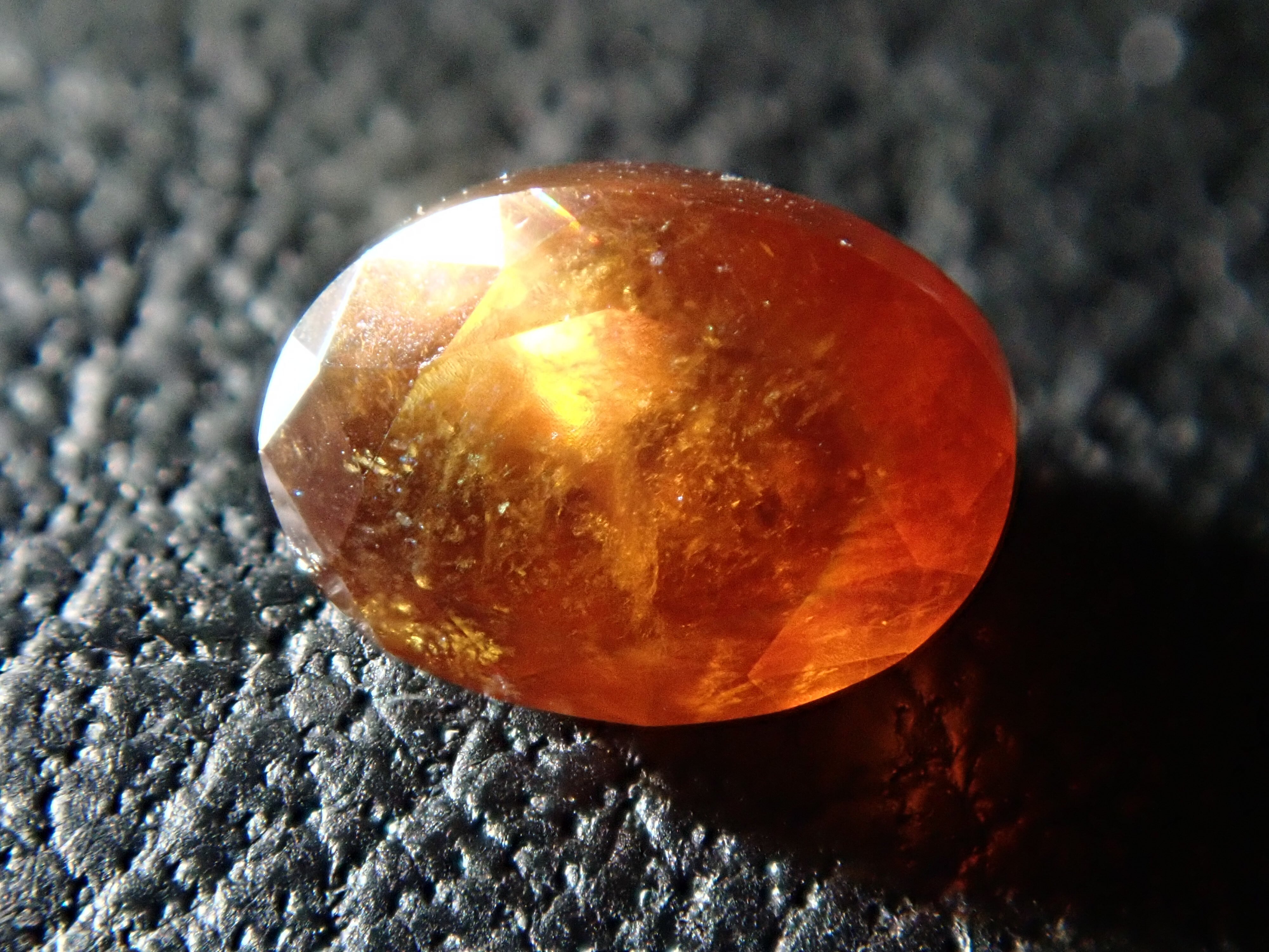 【新商品】奈良県天川村産レインボーガーネット 0.385ct