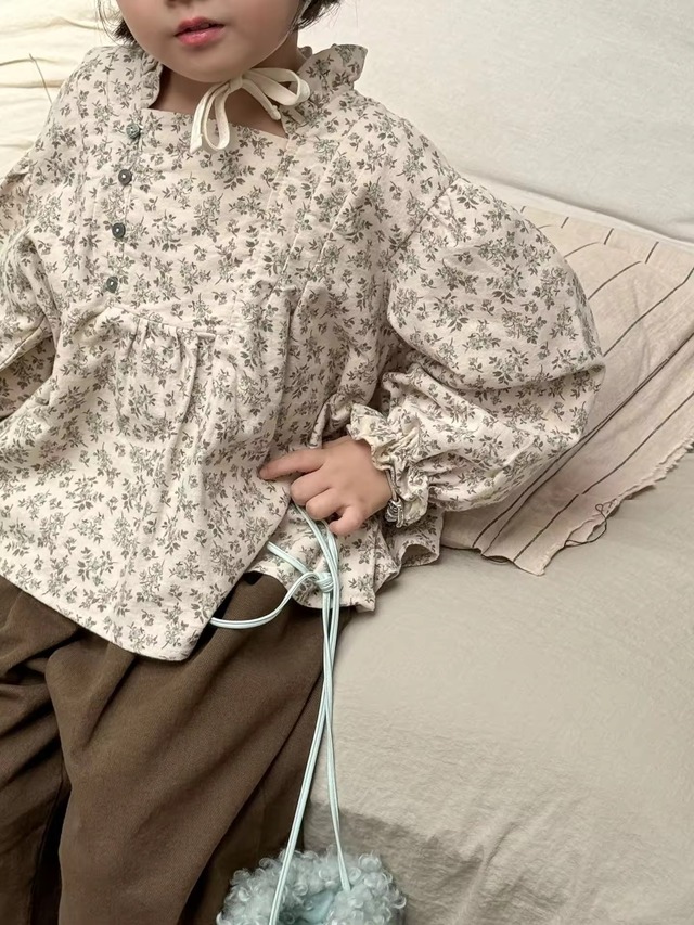 【取寄】淡色花柄のフリルトップス