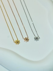Daisy necklace
