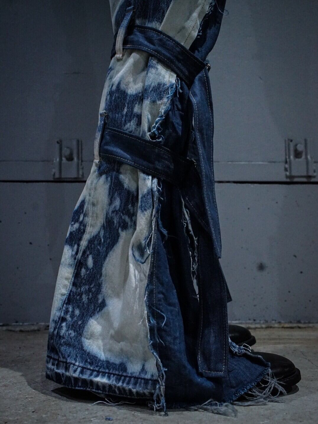 00s cavaria japanese 立ち上がろ label flare denim