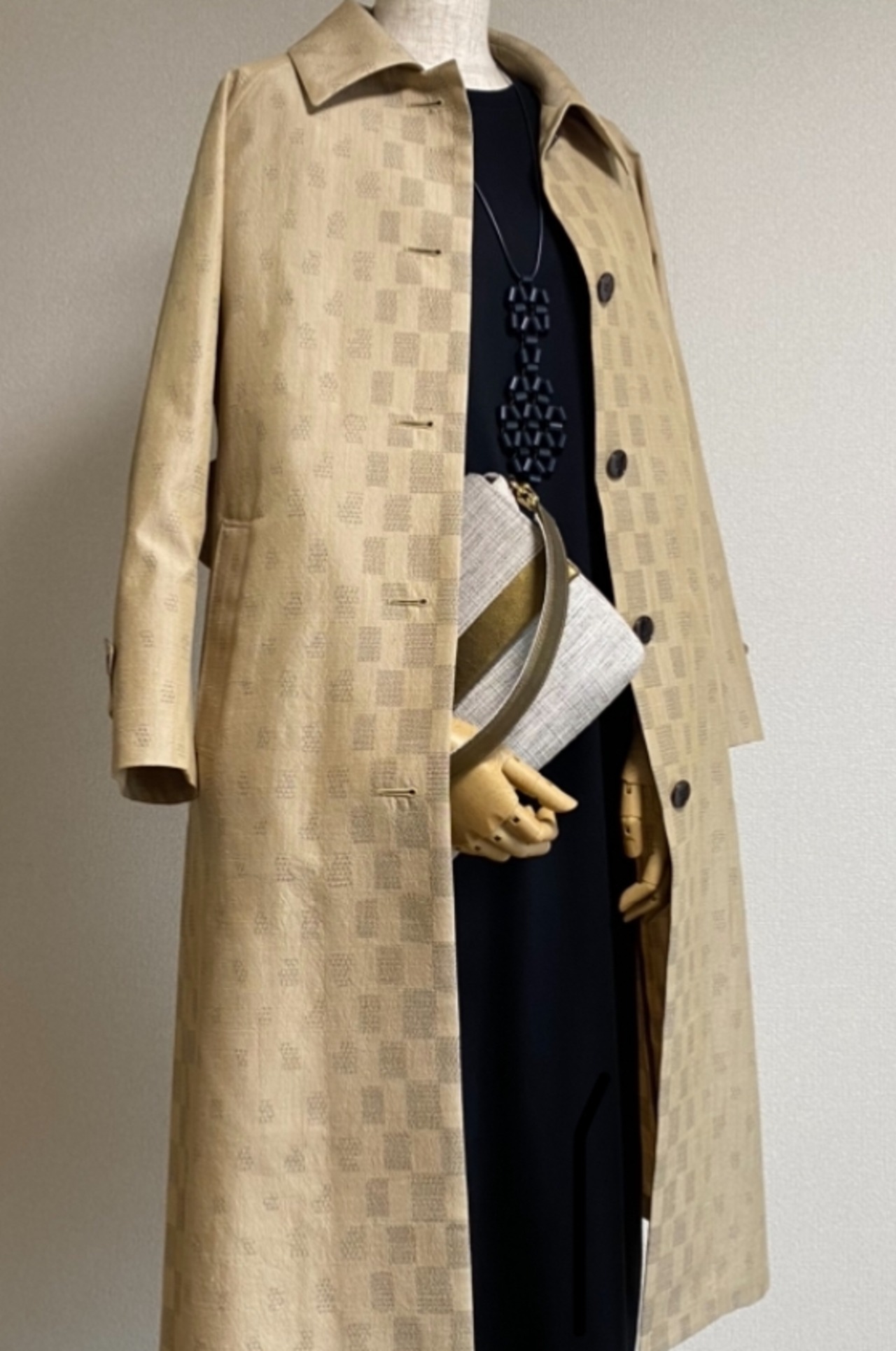 28　市松グラデーショントレンチコート