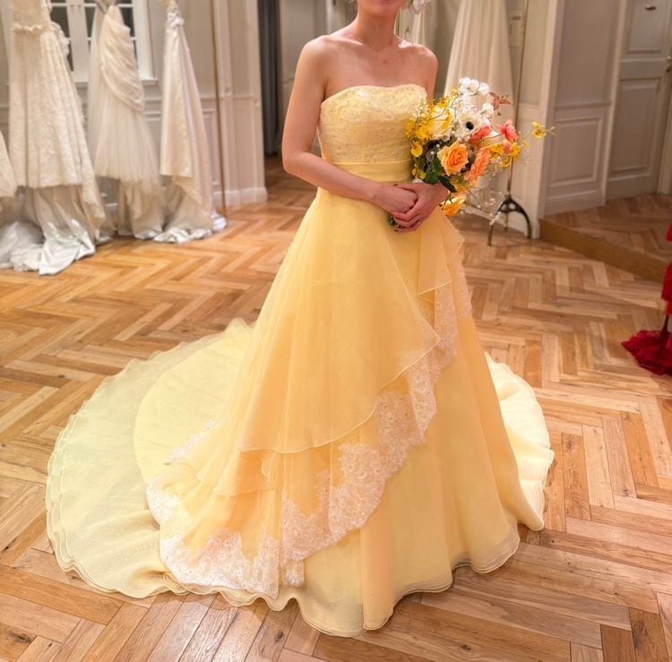 カラードレス イエロー ベアトップ 編み上げ デザイン感 3D立体レース  