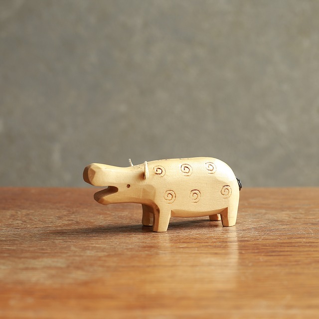 丸いフォルムがかわいい、ひょうきんなカバ（子）