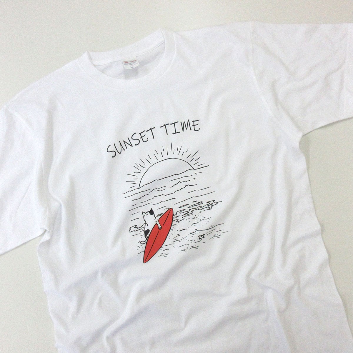 猫とサンセット ネコ Tシャツ cat51 SUNSET TIME 手描きイラスト 猫服 ゆるキャラ ねこ柄 猫柄