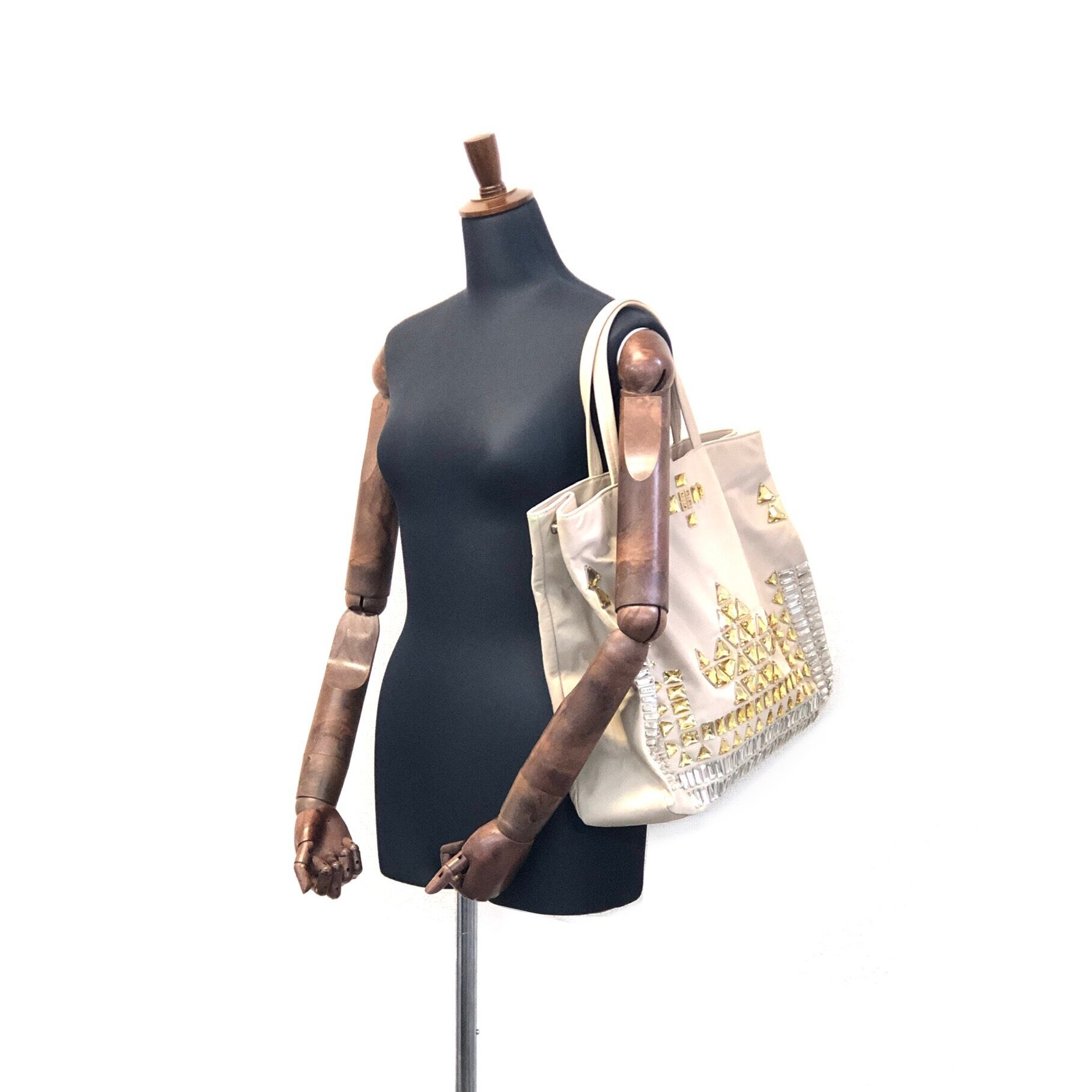 GIVENCHY ジバンシィ ロゴ ビジューモチーフ ナイロン トート GIVENCHY ジバンシィ ロゴ ビジューモチーフ ナイロン トート