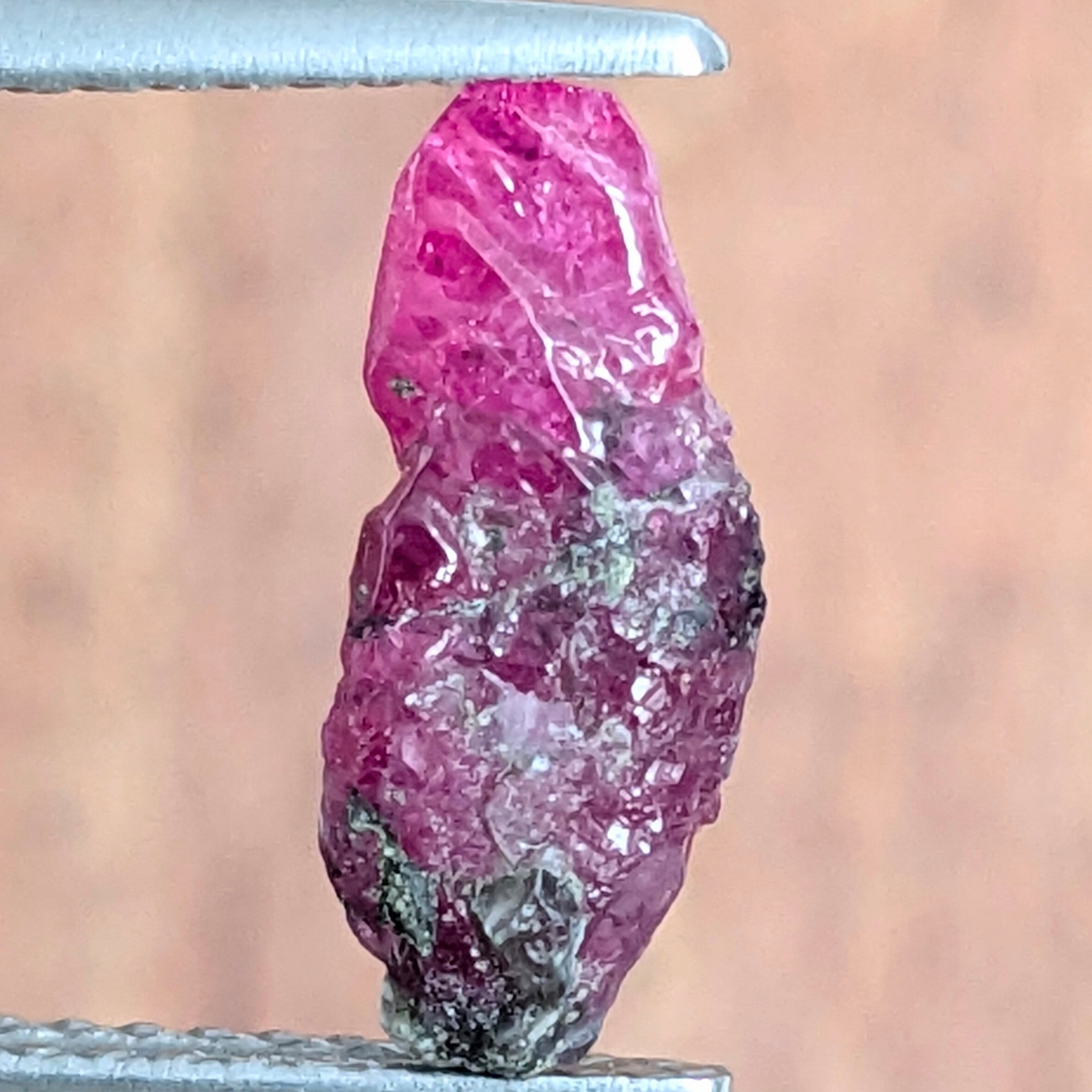 ルビー原石 Amazon.co.jp: 天然ミャンマー 蛍光ルビー 原石とクリスタル